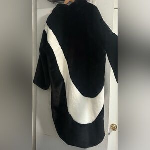 NIKE fur coat, large SWOOSH in the back ✔️